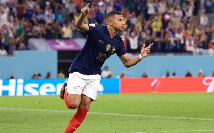 em-noite-de-mbappe,-franca-bate-dinamarca-e-garante-classificacao