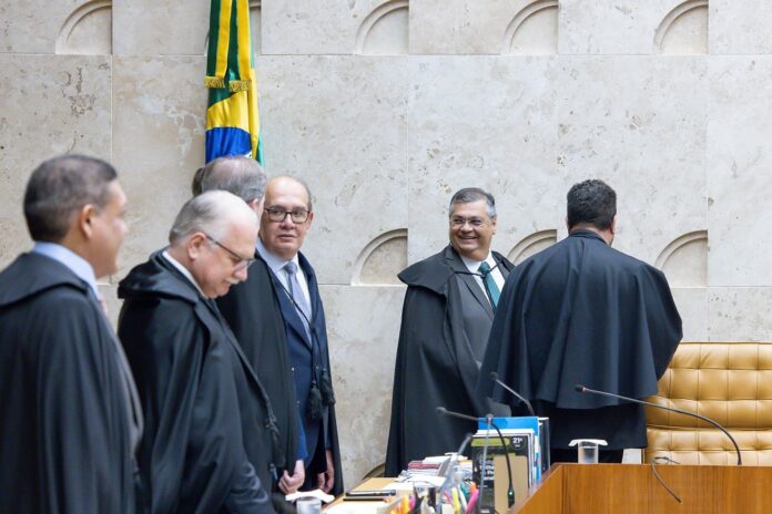 stf-tem-cinco-votos-para-manter-suspensao-da-desoneracao-da-folha-de-pagamento;-fux-pede-vista