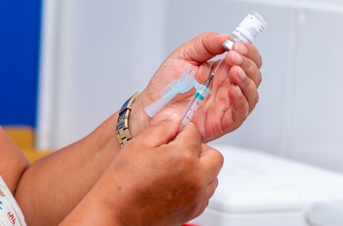 vacina-da-gripe-e-liberada-para-pessoas-acima-de-seis-meses-de-idade-em-teixeira-de-freitas