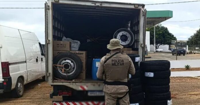 policia-rodoviaria-apreende-carga-milionaria-sem-nota-fiscal-em-caminhao-na-ba-263-em-condeuba policia-rodoviaria-apreende-carga-milionaria-sem-nota-fiscal-em-caminhao-na-ba-263-em-condeuba