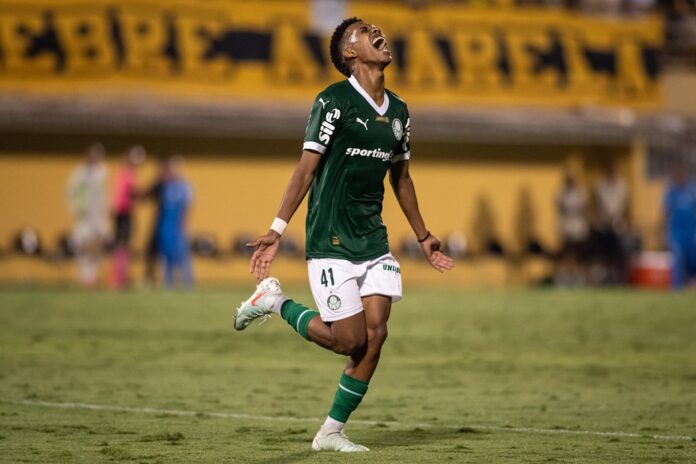 palmeiras-atropela-o-sao-bernardo-com-golacos-de-estevao-e-vai-a-semifinal-do-paulistao palmeiras-atropela-o-sao-bernardo-com-golacos-de-estevao-e-vai-a-semifinal-do-paulistao