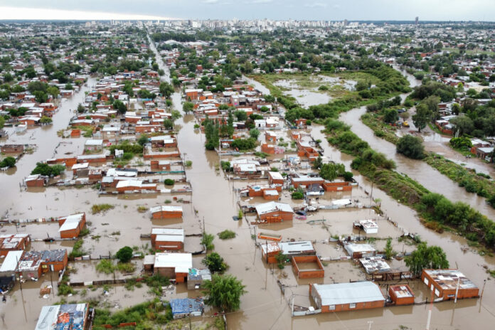 enchentes-na-argentina-deixam-ao-menos-16-mortos-e-us$-400-milhoes-em-danos enchentes-na-argentina-deixam-ao-menos-16-mortos-e-us$-400-milhoes-em-danos