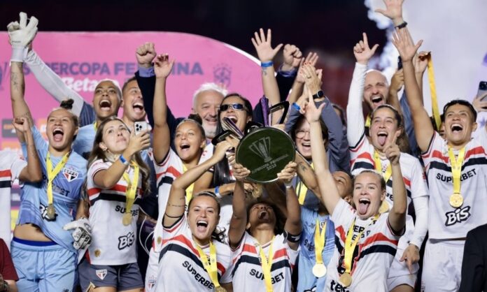 sao-paulo-derrota-corinthians,-conquista-supercopa-feminina-pela-1a-vez-e-acaba-com-hegemonia-do-rival sao-paulo-derrota-corinthians,-conquista-supercopa-feminina-pela-1a-vez-e-acaba-com-hegemonia-do-rival