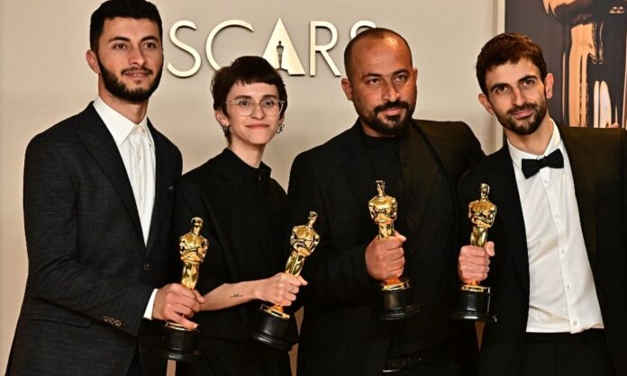 palestino-vencedor-do-oscar-e-agredido-e-levado-por-soldados-israelenses  palestino-vencedor-do-oscar-e-agredido-e-levado-por-soldados-israelenses
