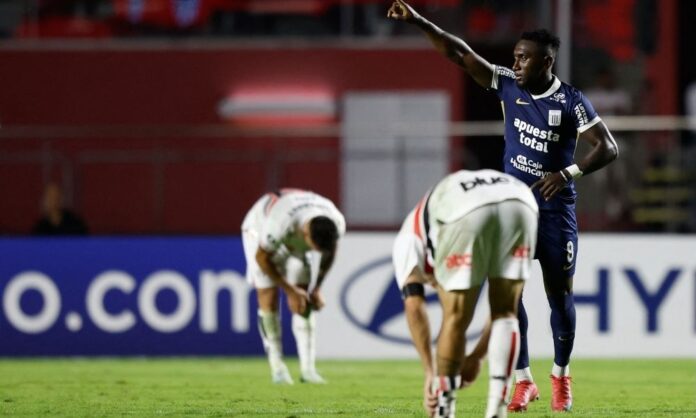 sao-paulo-abre-dois-de-vantagem,-mas-cede-empate-para-alianza-lima-no-morumbis