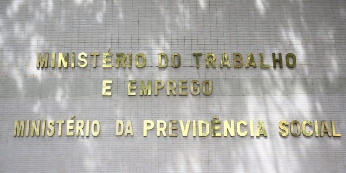 greve-de-medicos-peritos-da-previdencia-termina-apos-235-dias greve-de-medicos-peritos-da-previdencia-termina-apos-235-dias
