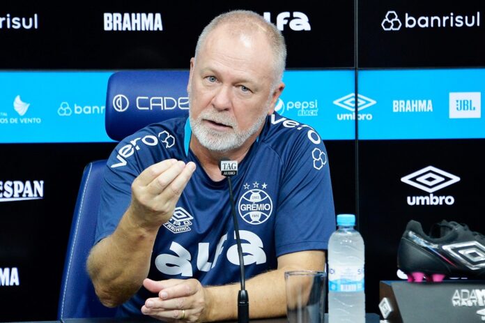 mano-menezes-promete-afastar-a-crise-no-retorno-ao-gremio:-‘volto-com-apetite-de-trabalhar’ mano-menezes-promete-afastar-a-crise-no-retorno-ao-gremio:-‘volto-com-apetite-de-trabalhar’