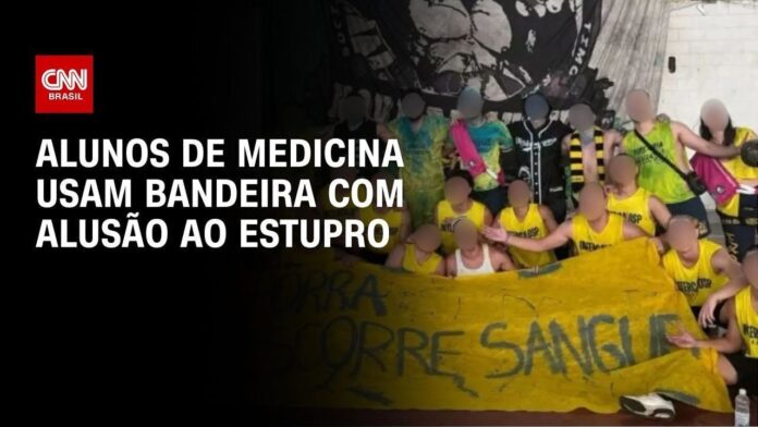 sp:-faculdade-expulsa-12-alunos-por-foto-com-bandeira-em-alusao-a-estupro sp:-faculdade-expulsa-12-alunos-por-foto-com-bandeira-em-alusao-a-estupro