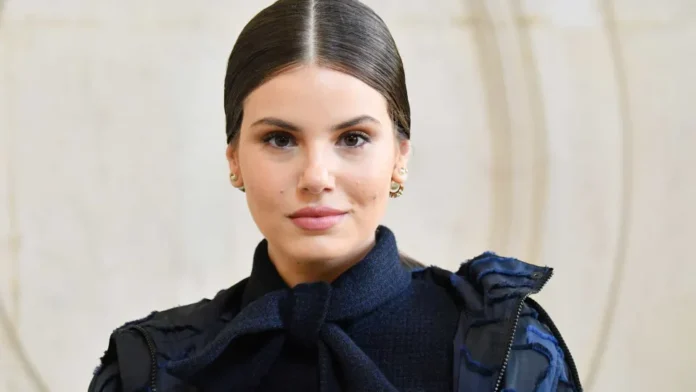 camila-queiroz-revela-que-mae-ainda-trabalha-como-manicure-e-se-emociona camila-queiroz-revela-que-mae-ainda-trabalha-como-manicure-e-se-emociona
