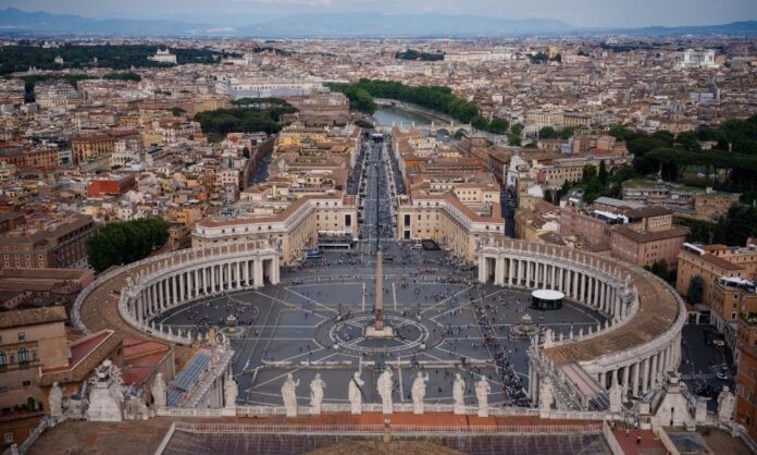 vaticano-instala-chamine-para-anunciar-novo-papa vaticano-instala-chamine-para-anunciar-novo-papa