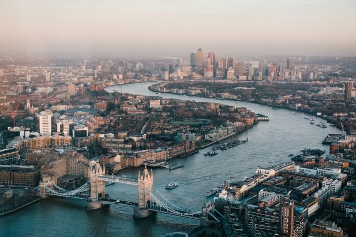 agentes-de-combate-ao-terrorismo-da-inglaterra-prendem-cinco-homens-que-planejavam-ataque-em-londres 