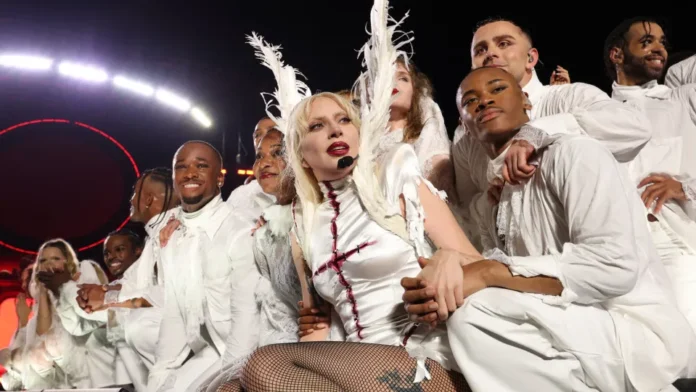 lady-gaga-ganha-mais-de-1-milhao-de-seguidores-apos-megashow-no-rio lady-gaga-ganha-mais-de-1-milhao-de-seguidores-apos-megashow-no-rio