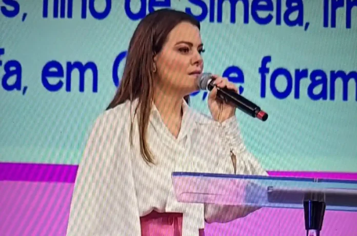 ana-paula-valadao-manda-cinegrafistas-descerem-do-altar-em-conferencia ana-paula-valadao-manda-cinegrafistas-descerem-do-altar-em-conferencia