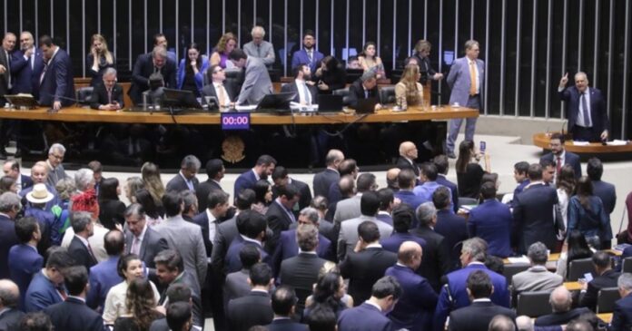 camara-aprova-suspensao-de-acao-contra-ramagem-e-pode-salvar-bolsonaro,-mas-stf-diz-que-medida-nao-deve-prosperar camara-aprova-suspensao-de-acao-contra-ramagem-e-pode-salvar-bolsonaro,-mas-stf-diz-que-medida-nao-deve-prosperar