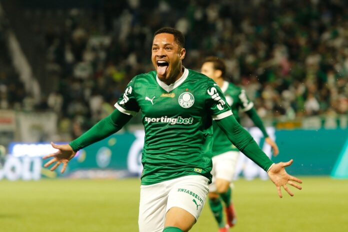 palmeiras-vence-o-sao-paulo-com-gol-de-vitor-roque-no-apagar-das-luzes-e-recupera-lideranca-do-brasileiro palmeiras-vence-o-sao-paulo-com-gol-de-vitor-roque-no-apagar-das-luzes-e-recupera-lideranca-do-brasileiro