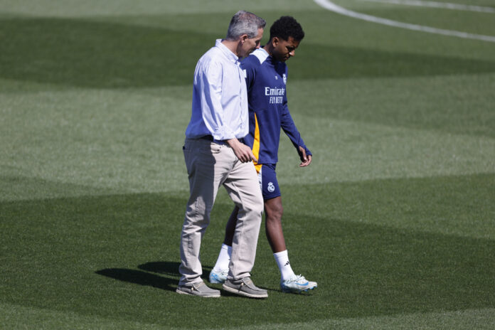 rodrygo-sente-desconforto-e-deixa-treino-do-real-madrid rodrygo-sente-desconforto-e-deixa-treino-do-real-madrid