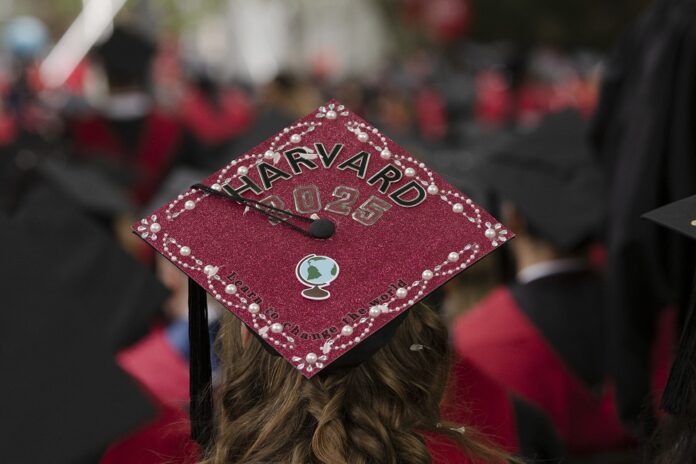 juiza-dos-eua-diz-que-bloqueara-medida-de-trump-que-impede-estrangeiros-de-se-matricularem-em-harvard