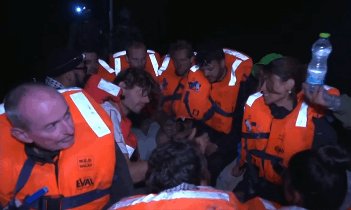 israel-intercepta-barco-com-ajuda-humanitaria-que-seguia-para-faixa-de-gaza israel-intercepta-barco-com-ajuda-humanitaria-que-seguia-para-faixa-de-gaza