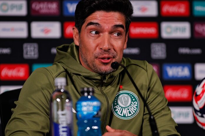 abel-ferreira-se-emociona,-exalta-palmeiras-e-projeta-estreia-no-mundial:-‘competir-do-primeiro-ao-ultimo-segundo’ abel-ferreira-se-emociona,-exalta-palmeiras-e-projeta-estreia-no-mundial:-‘competir-do-primeiro-ao-ultimo-segundo’