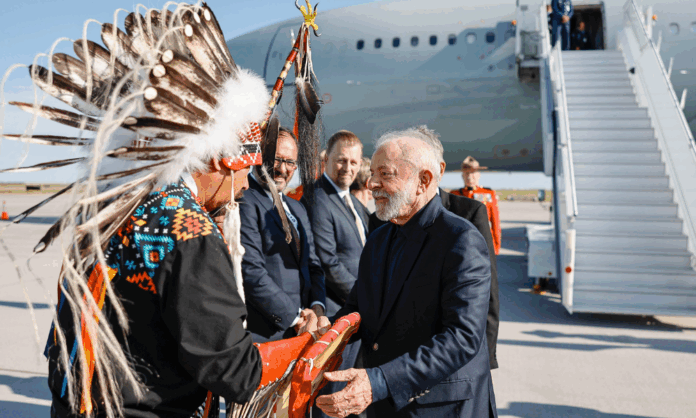 ao-desembarcar-no-canada-para-o-g7,-lula-expressa-preocupacao-com-conflito-entre-israel-e-ira ao-desembarcar-no-canada-para-o-g7,-lula-expressa-preocupacao-com-conflito-entre-israel-e-ira