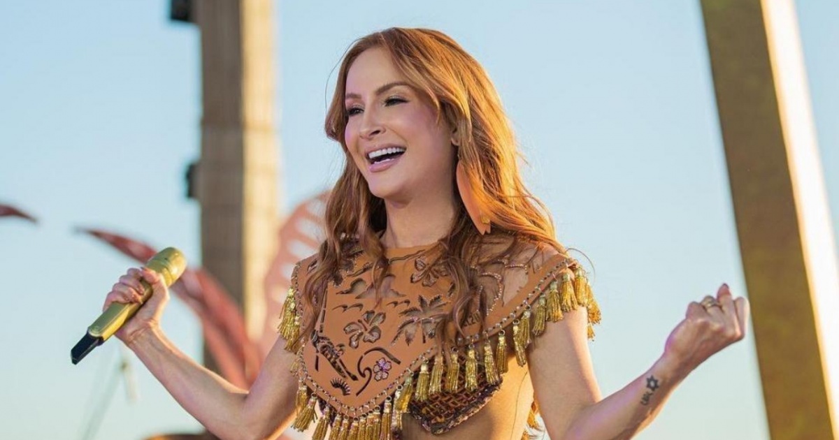 video:-claudia-leitte-polemiza-com-declaracao-para-publico-lgbtqiapn+-em-show:-“a-evange-adora-um-viado”