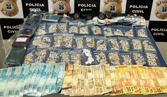 dupla-e-presa-por-trafico-de-drogas-em-operacao-da-policia-civil-no-bairro-recreio,-em-vitoria-da-conquista dupla-e-presa-por-trafico-de-drogas-em-operacao-da-policia-civil-no-bairro-recreio,-em-vitoria-da-conquista