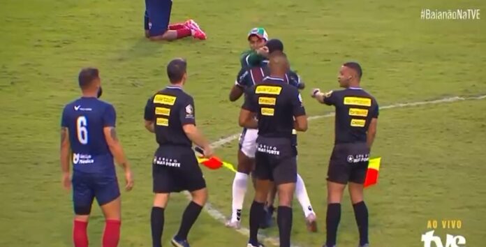video:-torcedores-invadem-campo-e-jogo-de-volta-da-serie-b-do-baianao-pode-ter torcida unica video:-torcedores-invadem-campo-e-jogo-de-volta-da-serie-b-do-baianao-pode-ter torcida unica