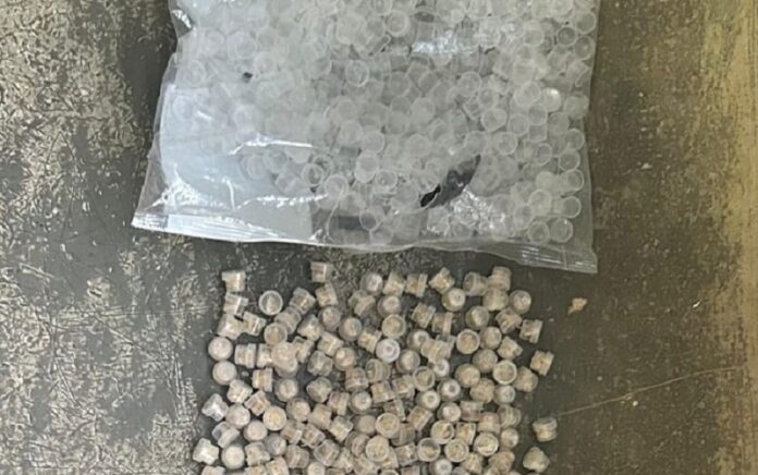 caema-prende-homem-por-trafico-de-drogas-no-bairro-teixeirinha-em-teixeira-de-freitas caema-prende-homem-por-trafico-de-drogas-no-bairro-teixeirinha-em-teixeira-de-freitas