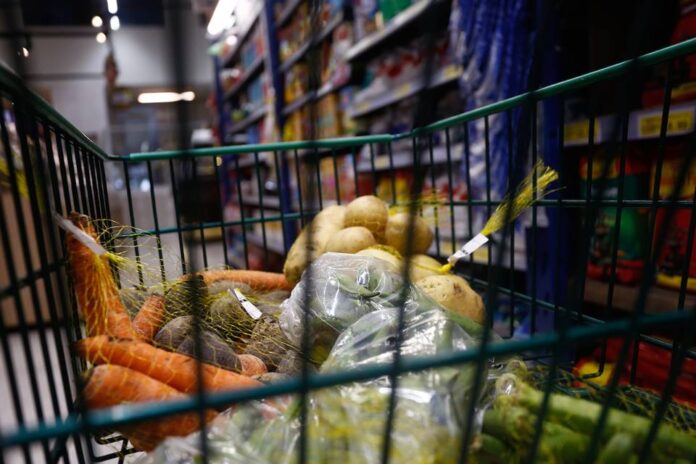 cliente-acusado-de-comer-sem-pagar-sera-indenizado-por-supermercado