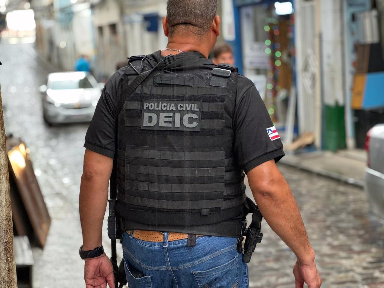 Homem é detido por suspeita de assassinar bebê em ataque a tiros dirigido ao pai