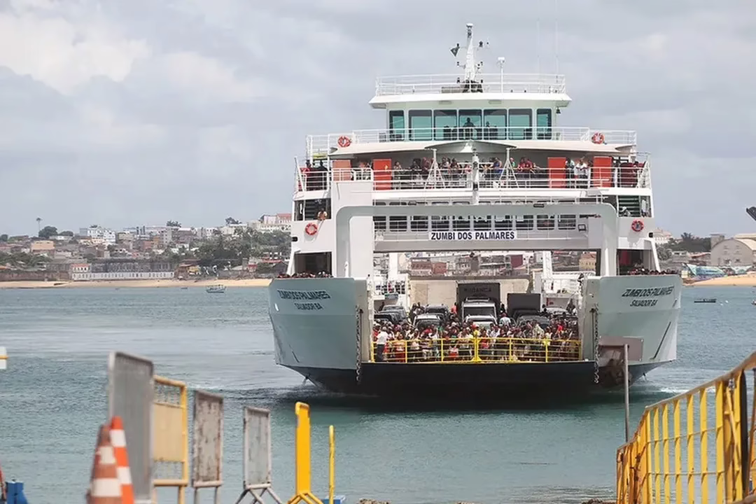Ferry-Boat tem fila extensa na abertura do feriadão de São João em Salvador