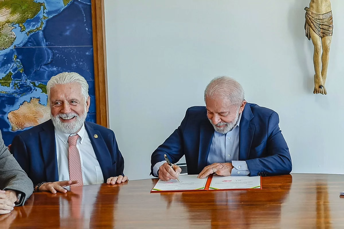 Jaques Wagner foca no diálogo com Lula e descarta influências internas sobre seu futuro político