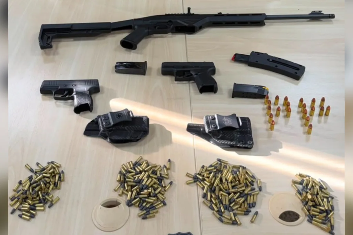 Polícia Federal apura fraudes em CAC e realiza apreensão de fuzil e pistolas durante operação